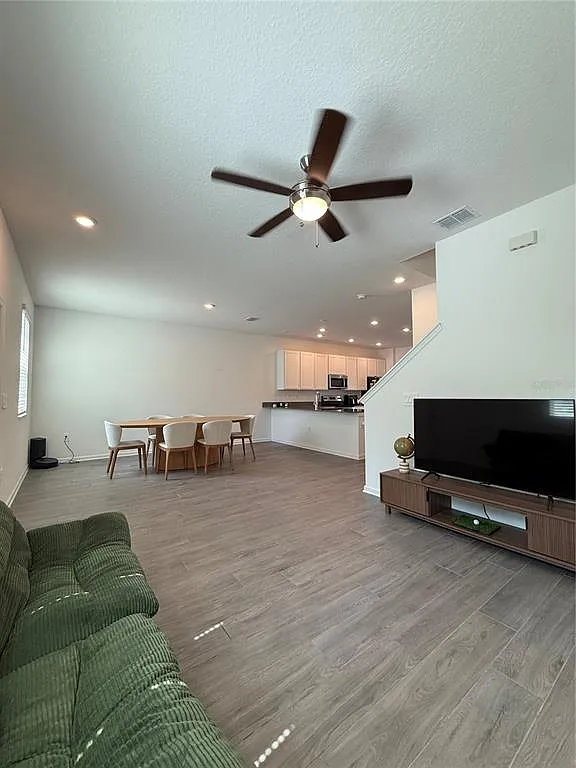 3 bed, 2.5 bath, 1636 sqft, $2,800 — Photo 3