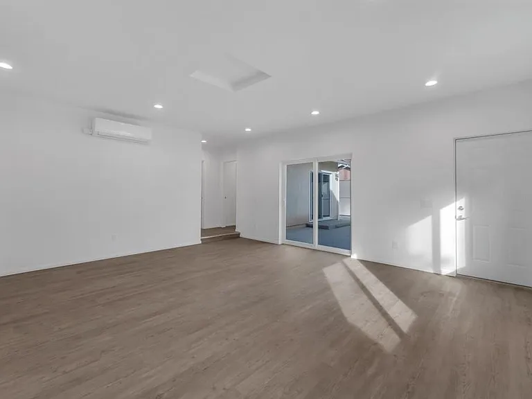 7756 Mason Ave — Photo 5