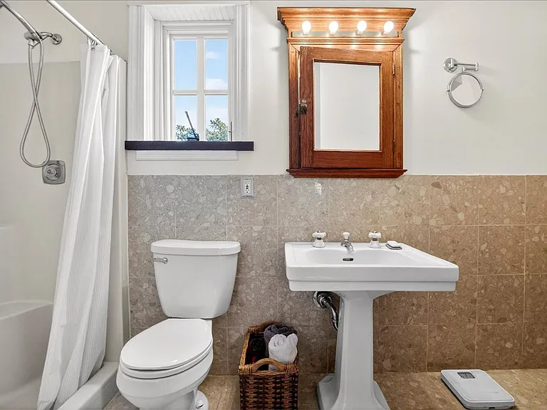 1010 Allen Ave — Photo 12