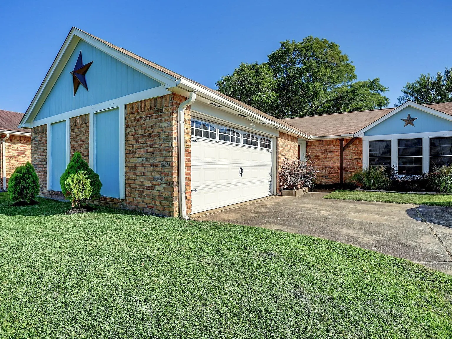 3 bed, 2.0 bath, 1364 sqft, $1,795 — Photo 3