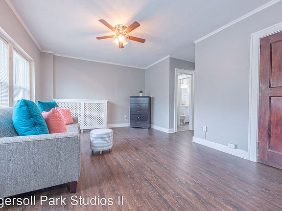 4th image of 3607 Ingersoll Ave #209