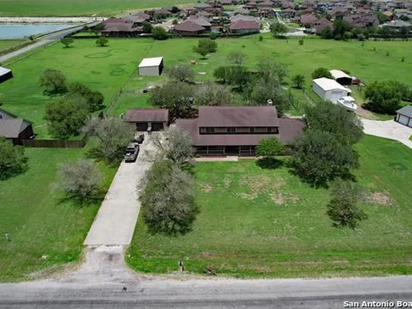 3742 Barber Ln, Robstown, TX 78380