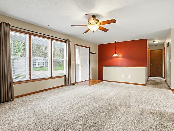 4th image of 21025 Rivers Edge Dr