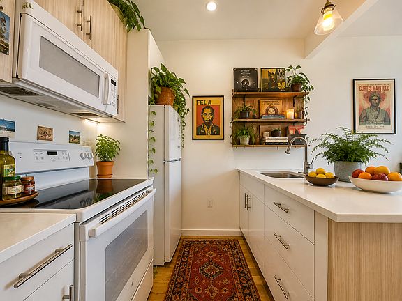 3rd image of 818 Lexington Ave APT 2B