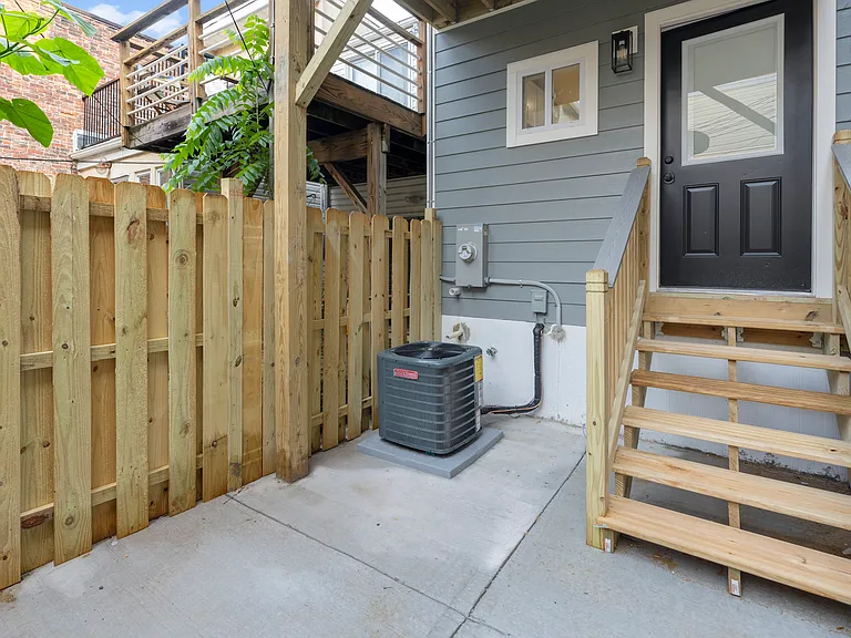 Ground Level Outdoor Backyard Space (2)