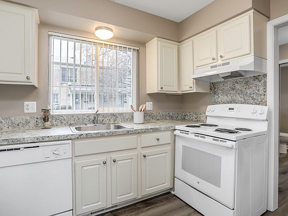 5th image of 949 Broadacre Ave #925