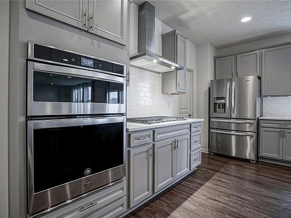 4th image of 5586 Mahogany Dr