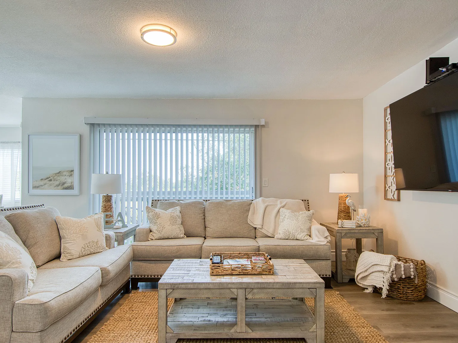 2 bed, 920 sqft, $1,600 — Photo 3