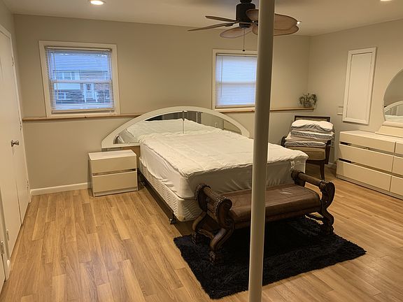 3rd image of 476 Retford Dr