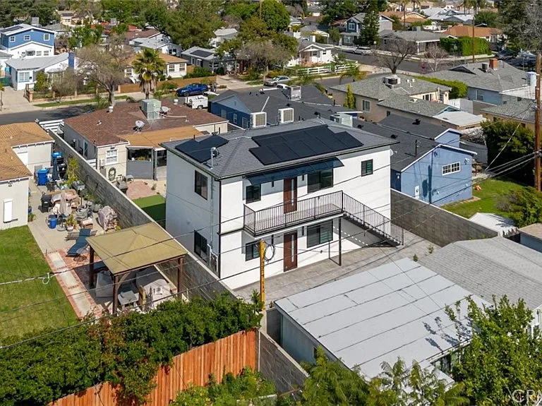 11112 1/2 Emelita St — Photo 20