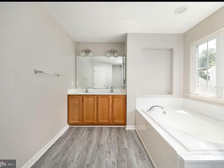9333 Birch Cliff Dr — Photo 23
