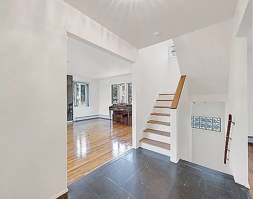 4th image of 11214 175th St