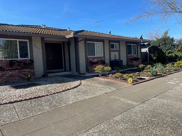2 bed, $2,850 — Photo 1