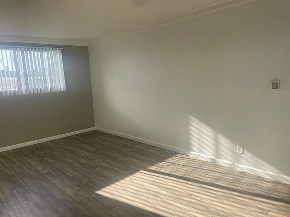 4th image of 409 S Manhattan Pl APT 22