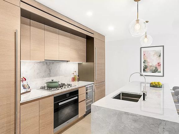 3rd image of 215 W 28th St APT 10E