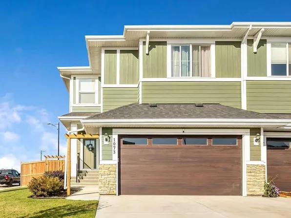1073 E Waterford Dr, Chestermere, AB T1X 2P7