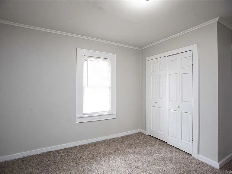 2421 S Oak St — Photo 8