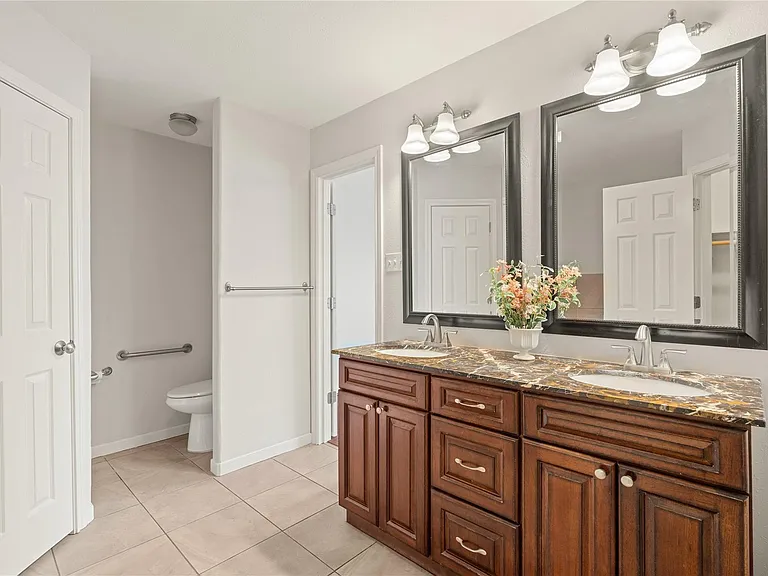 5935 Wildbriar Ln — Photo 11