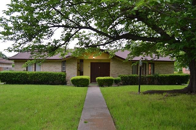 1st image of 636 Cove Hollow Dr