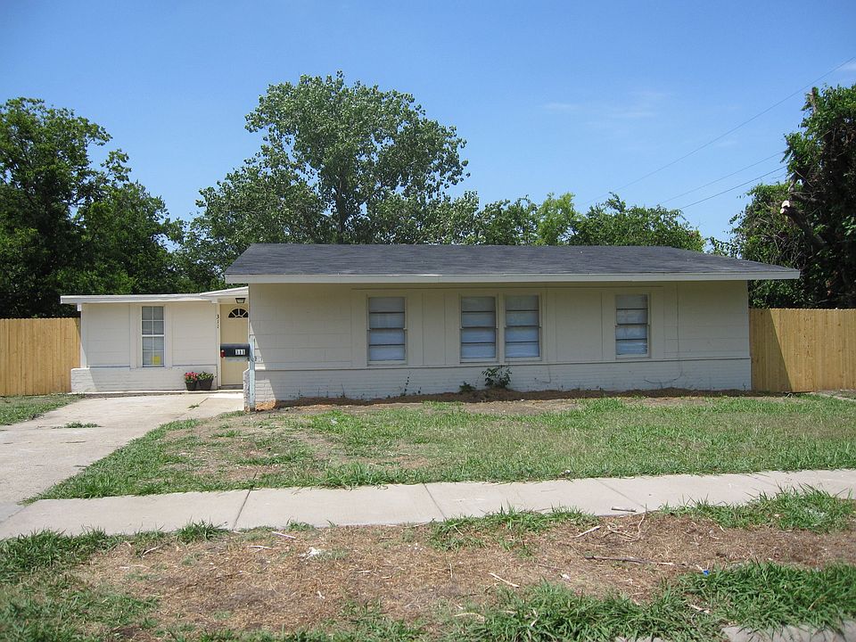 1st image of 311 Loma Dr