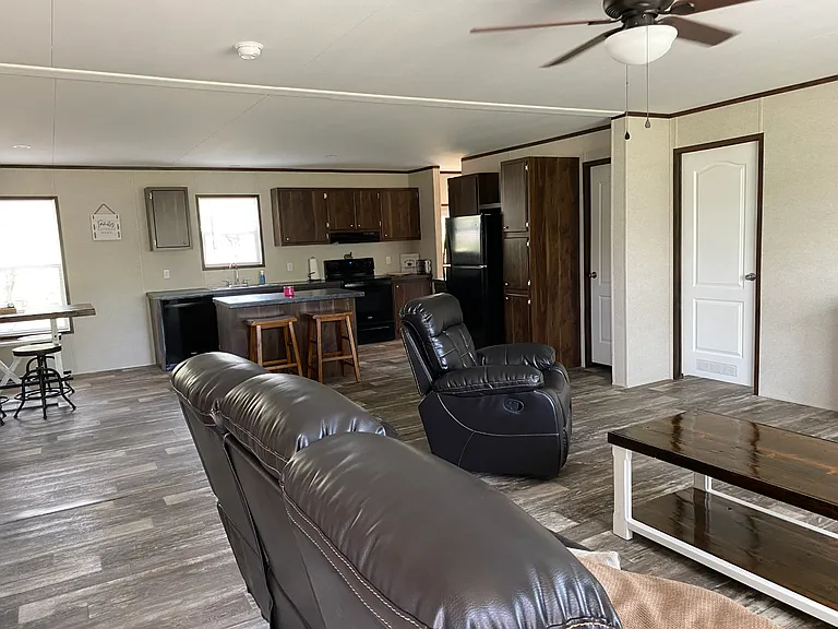 FM 775 — Photo 8