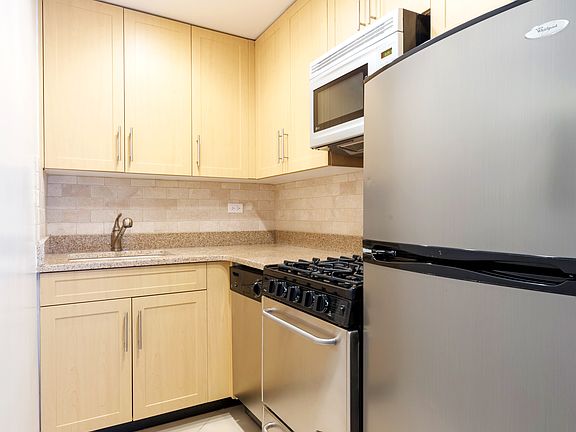 4th image of 141 E 33rd St APT 4J