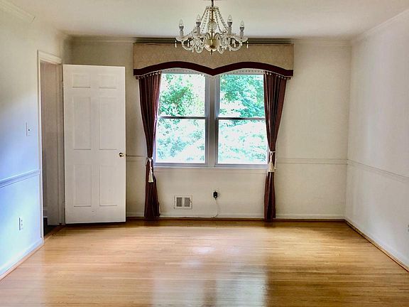 5th image of 2523 Lakevale Dr