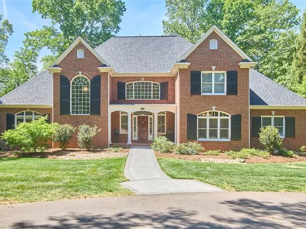 160 Wellsprings Ct, Pfafftown, NC 27040