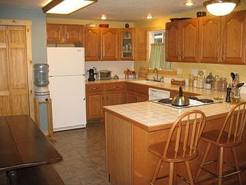 Updated kitchen with breatkfast bar