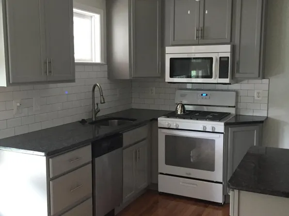 5890 1st St N, Arlington, VA 22203