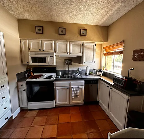 349 E Thomas Rd #E207 Photo 1