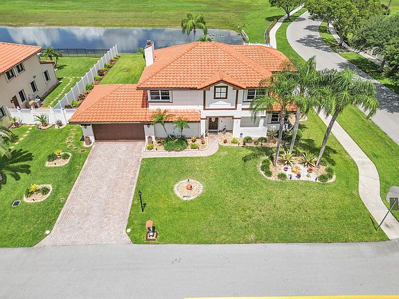 3rd image of 6431 Olde Moat Way