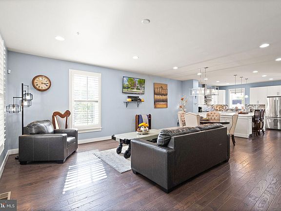 4th image of 1318 Van Valkenburgh Ln