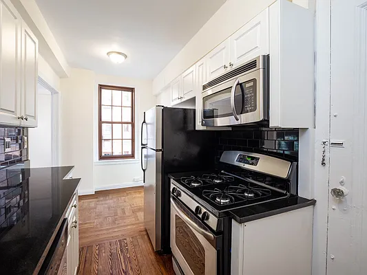 Rented by City Connections Realty | media 4