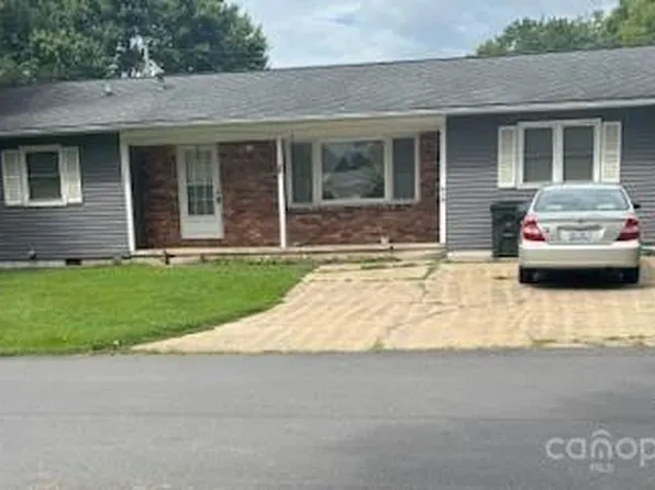 39 4th St, Waynesville, NC 28786