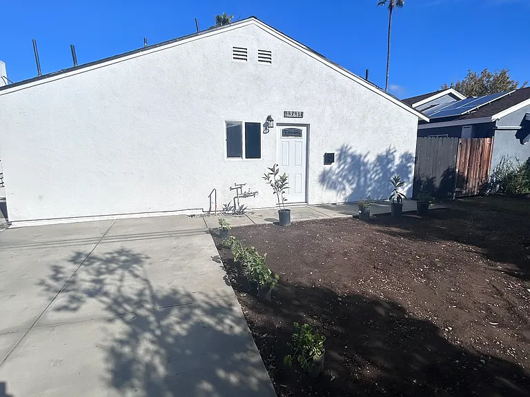 19611 Gault St — Photo 3