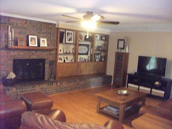 2nd image of 117 Oliver St