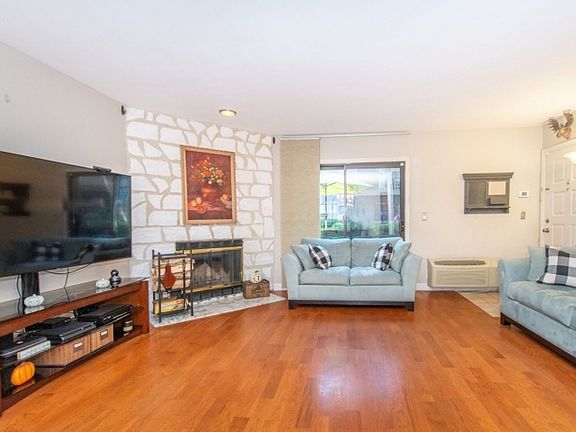 3rd image of 309 Main St Unit 3-18