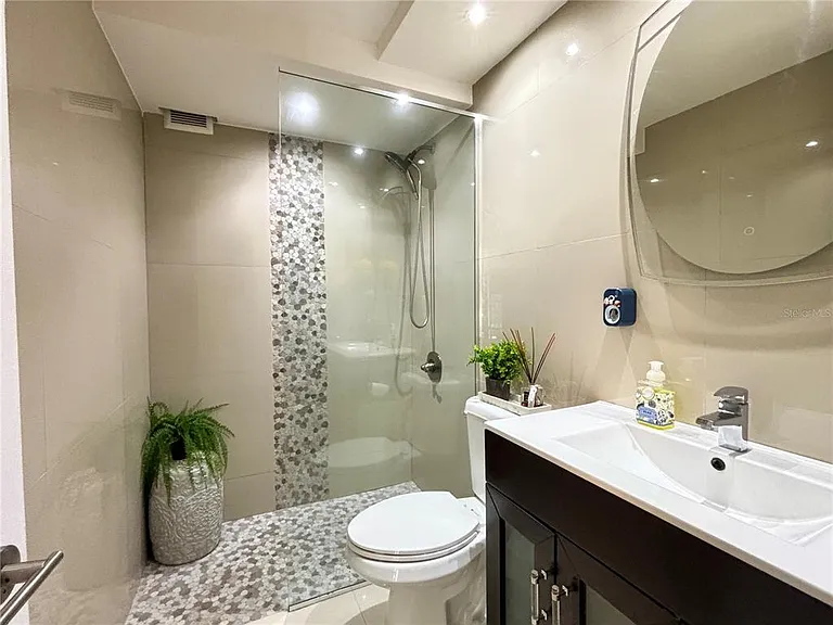 1248 Avenue Luis Vigoreaux #8 — Photo 12