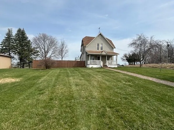 514 Center St, Garwin, IA 50632