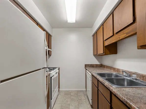 Briarwood of Columbus, 2350 Thornybrook Dr #401, Columbus, IN 47203