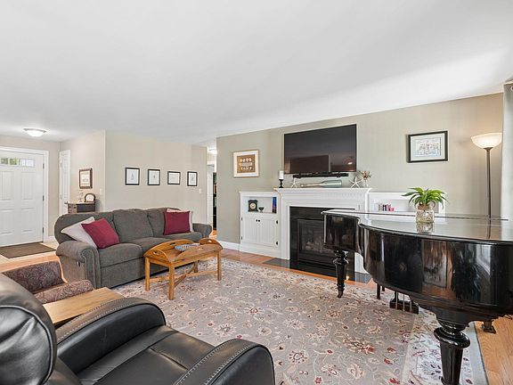 4th image of 12 Cornerstone Drive