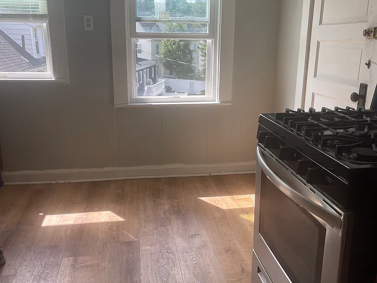 15 Hoyle St #3 — Photo 3