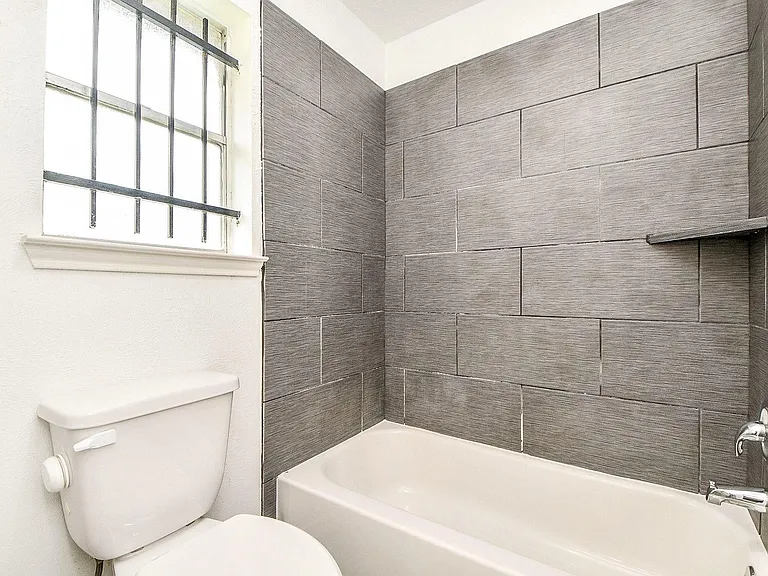 9037 Crestview Dr — Photo 12