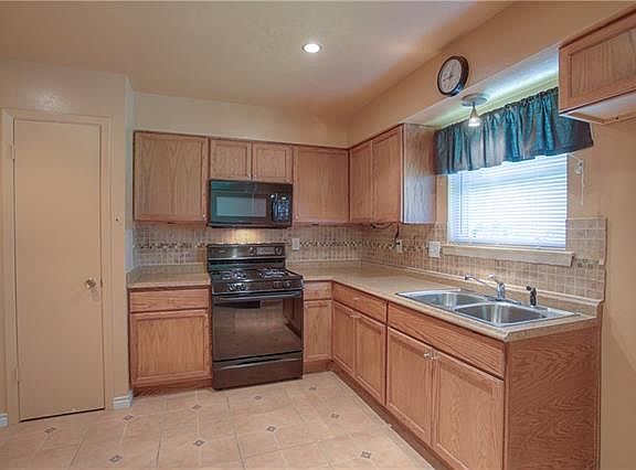 5th image of 1616 E Shore Dr