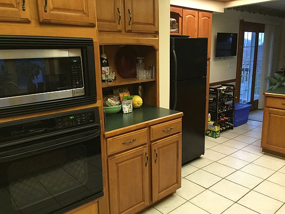 4th image of 8219 Woodlawn Dr