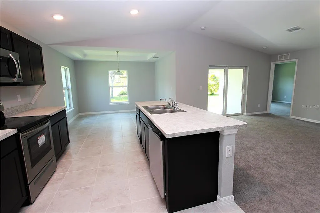 4 bed, 2.0 bath, 1800 sqft, $1,900 — Photo 3