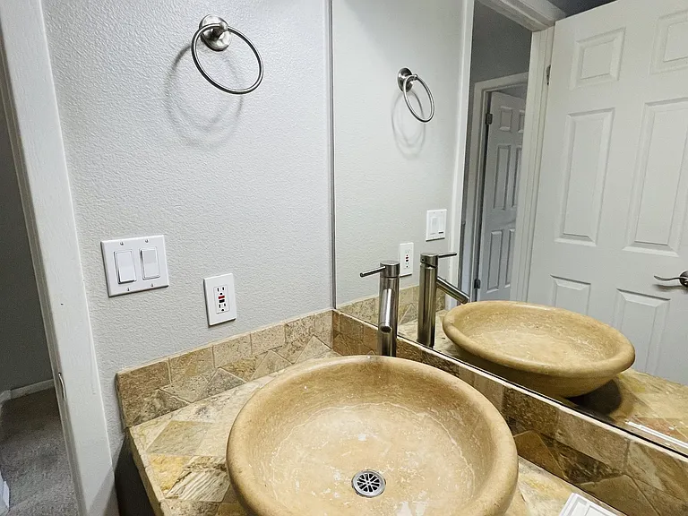 2824 E 32nd Ave #1 — Photo 11
