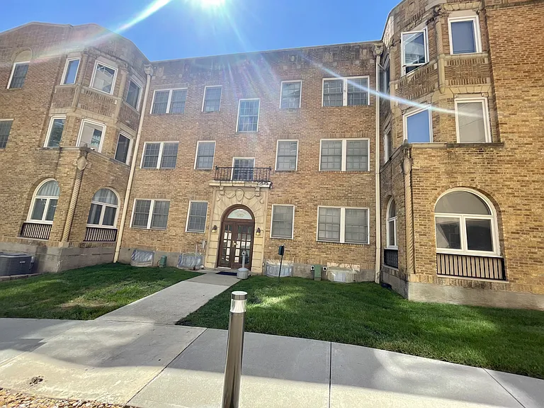 910 Ward Pkwy — Photo 30