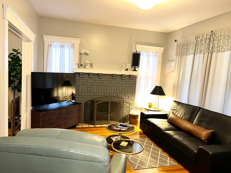 1039 Riviera St — Photo 5